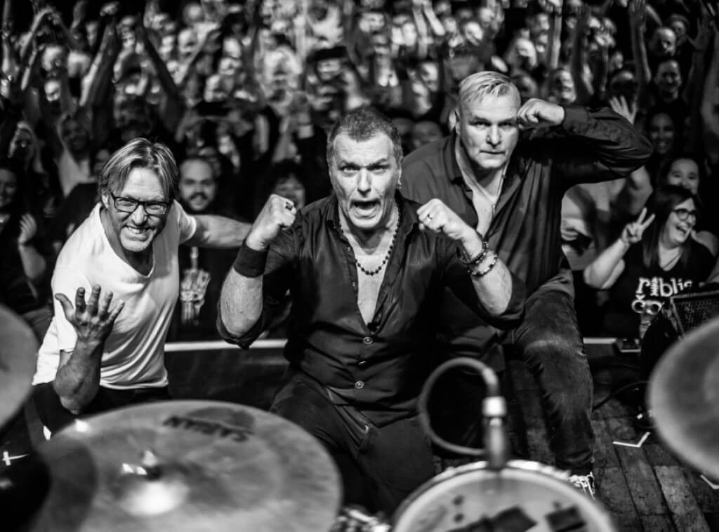 Van Gogh performs live in Flinsch Events Club Frankfurt.